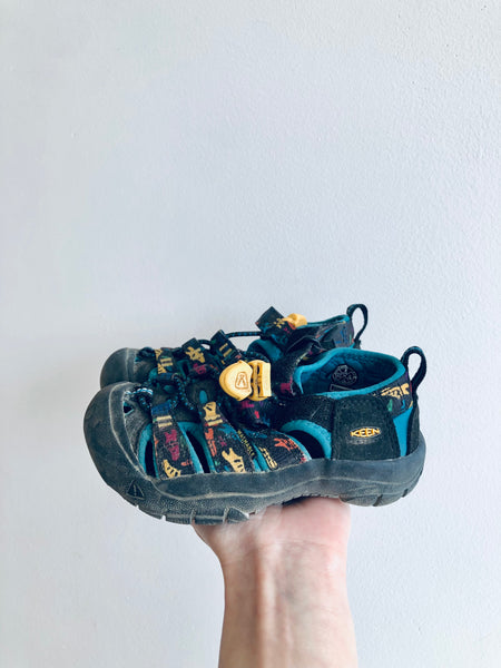 Keen Closed Toe Hiking Sandals (9 Toddler)
